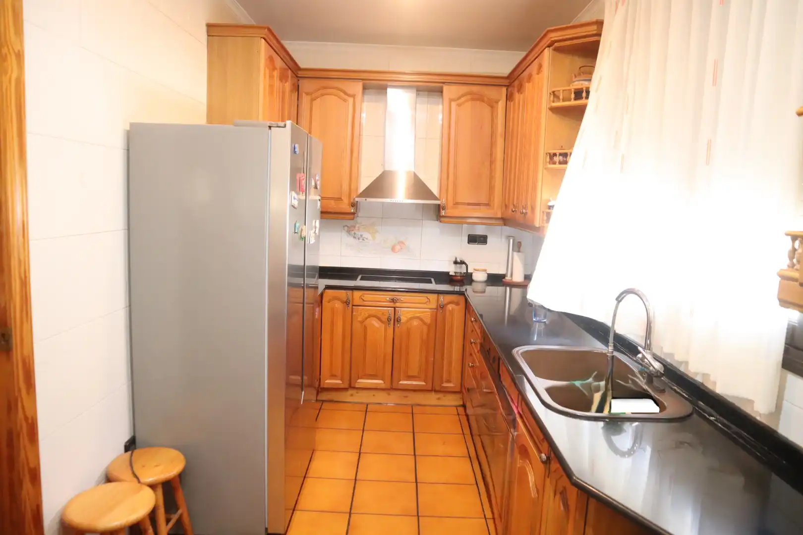 Cuina de Casa o xalet en venda en Cerdanyola del Vallès amb Calefacció, Terrassa i Traster
