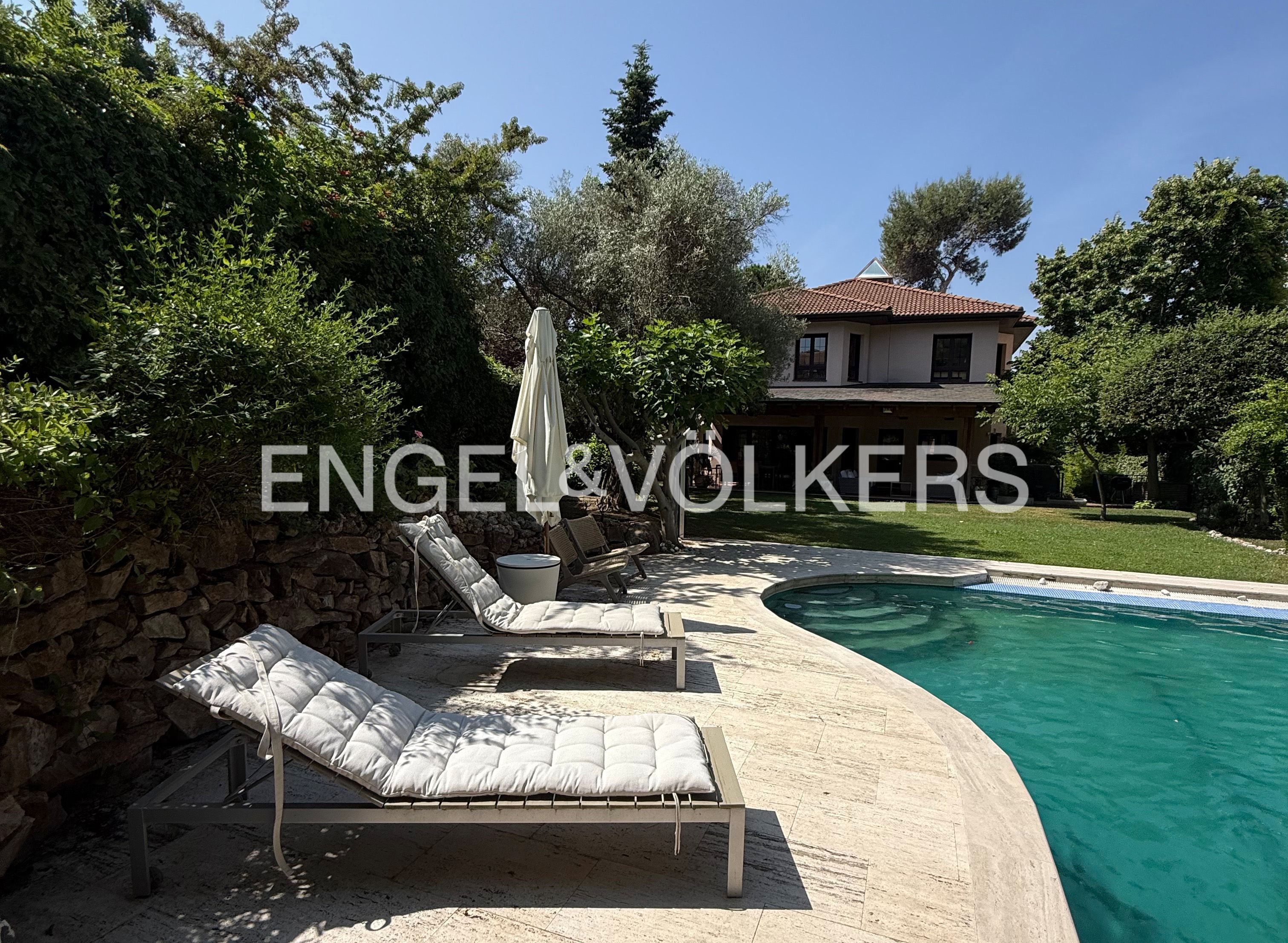 Piscina de Casa o xalet de lloguer en  Madrid Capital amb Aire condicionat, Calefacció i Jardí privat