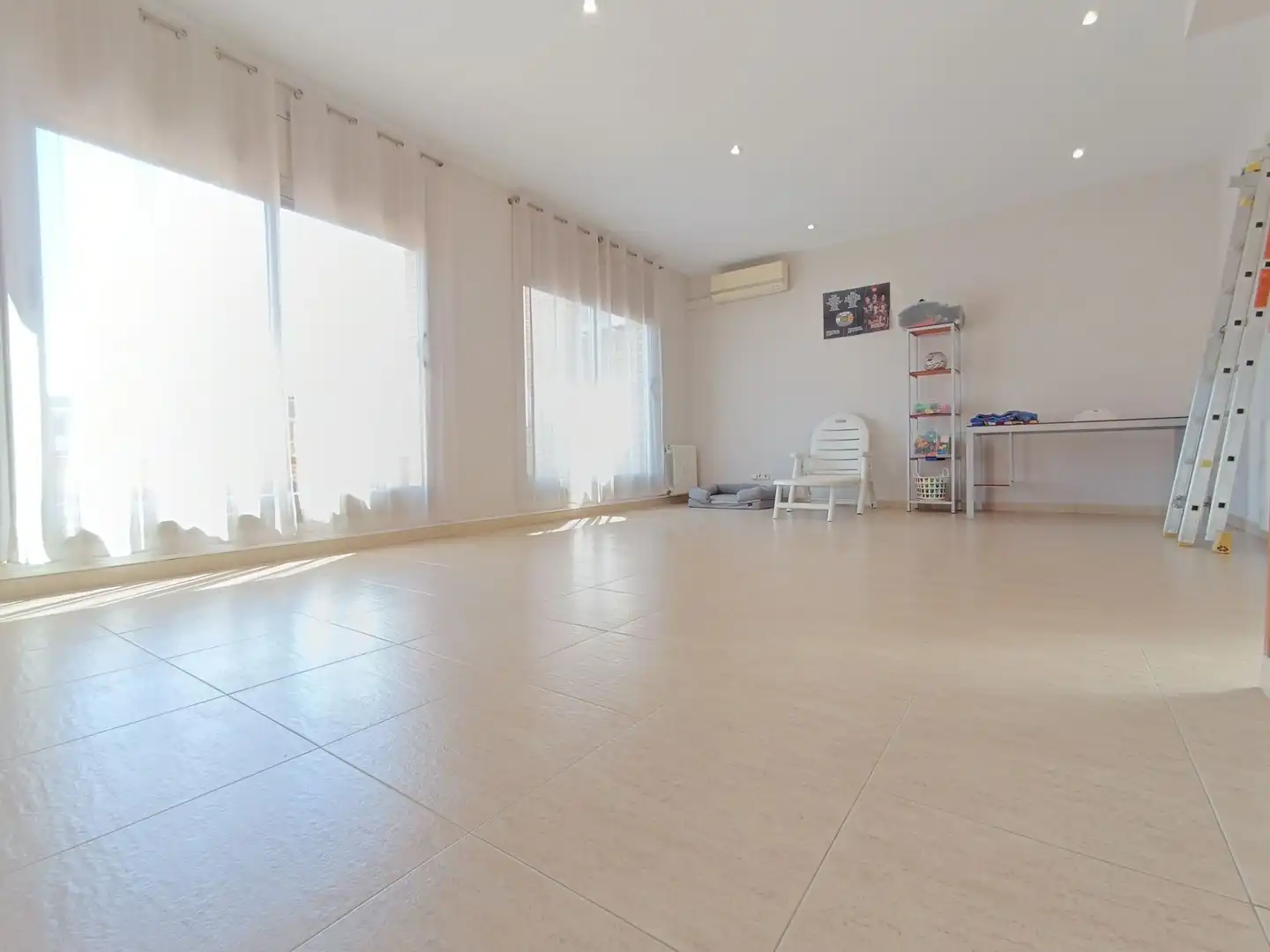 Sala de estar de Casa o chalet en venta en Badalona con Aire acondicionado, Calefacción y Jardín privado