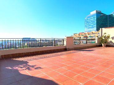 Attique avec ascenseur à vendre à Carrer dels Alts Forns 68