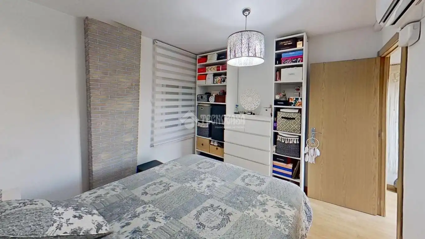 Bedroom of Flat for sale in Manresa  with Terrace, Storage room and Furnished