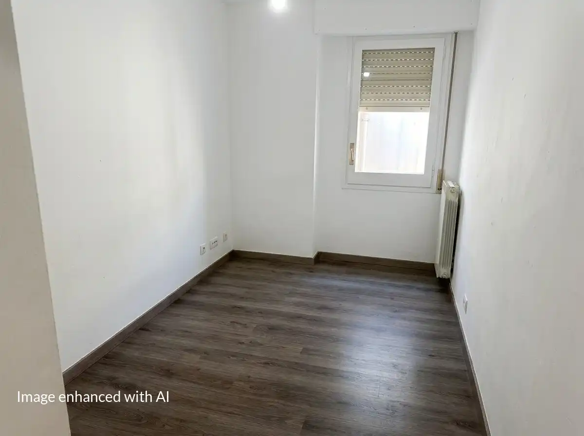 Bedroom of Flat for sale in Girona  with Air Conditioner, Heating and Parquet flooring