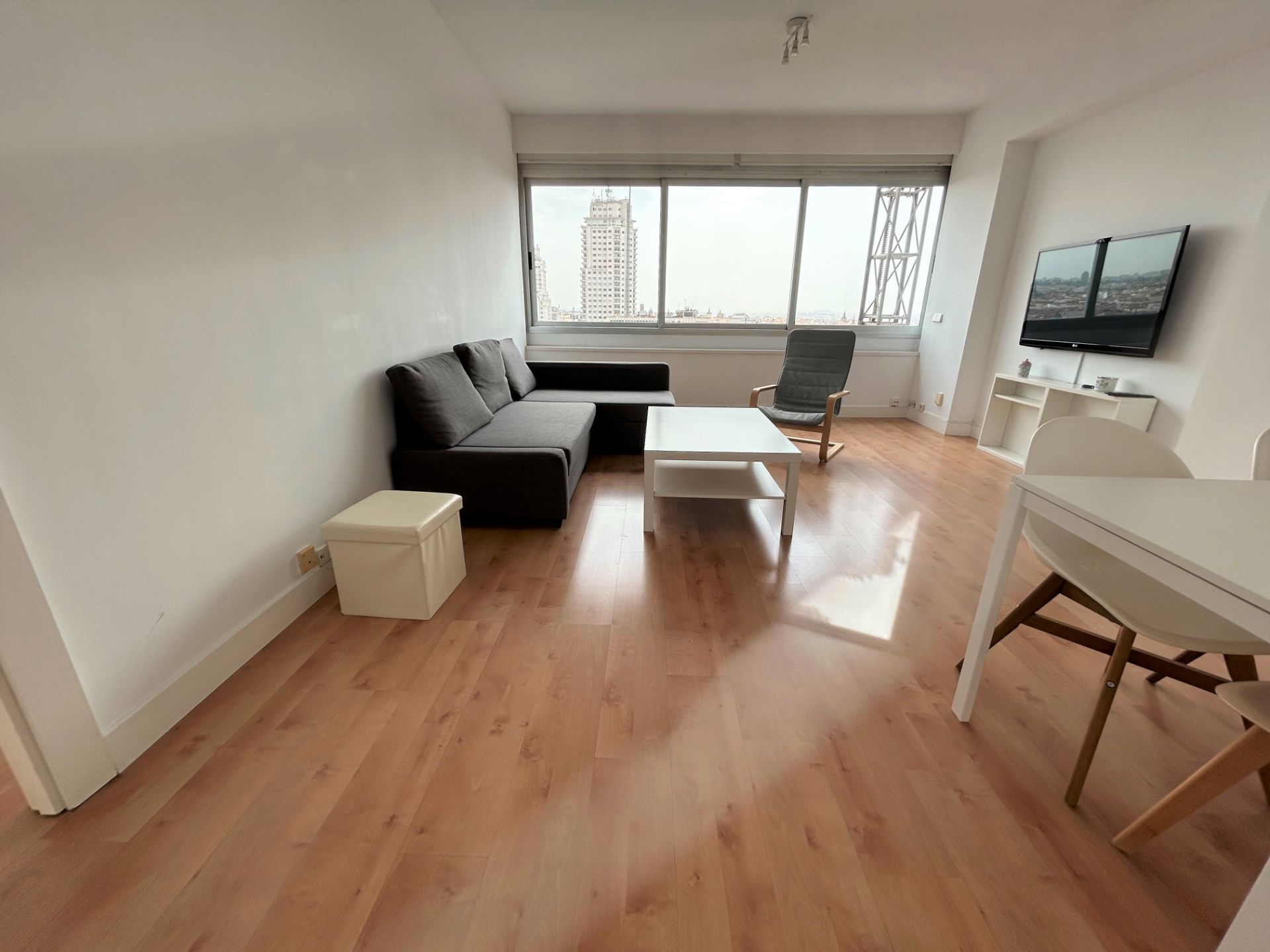 Sala d'estar de Apartament de lloguer en  Madrid Capital amb Aire condicionat, Calefacció i Parquet