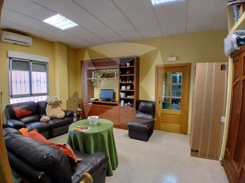 Wohnzimmer von Geschaftsraum zum Verkauf in Badajoz mit Klimaanlage