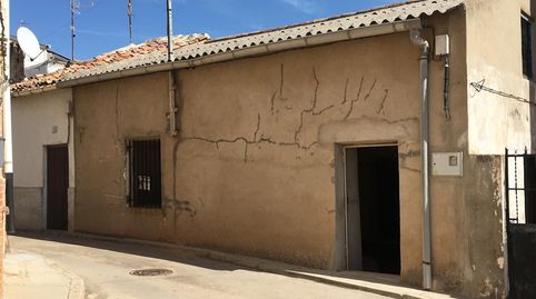 ¡Oportunidad única! Casa con amplio terreno y doble acceso.