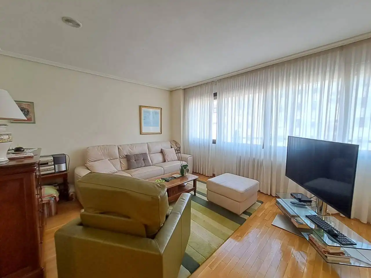 Sala d'estar de Pis en venda en Burgos amb Calefacció, Parquet i Terrassa
