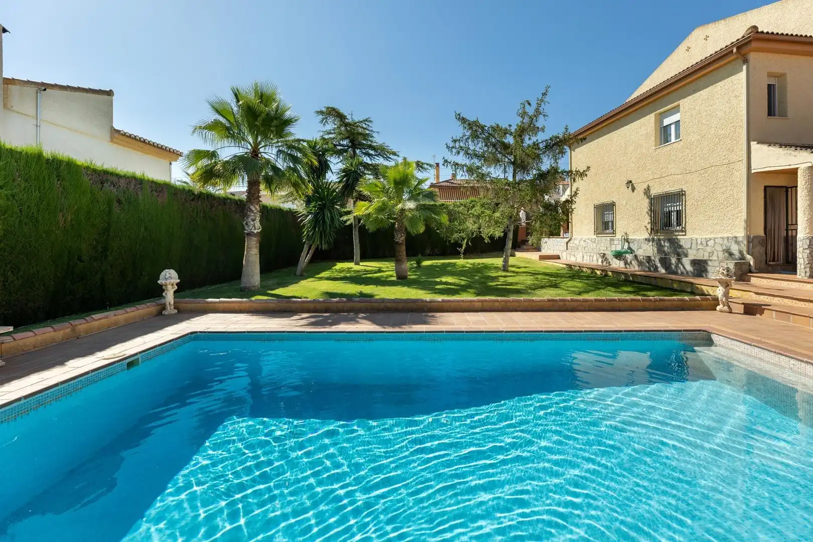 Chalet con terraza en venta en Calle Calle Alonso Cano 16