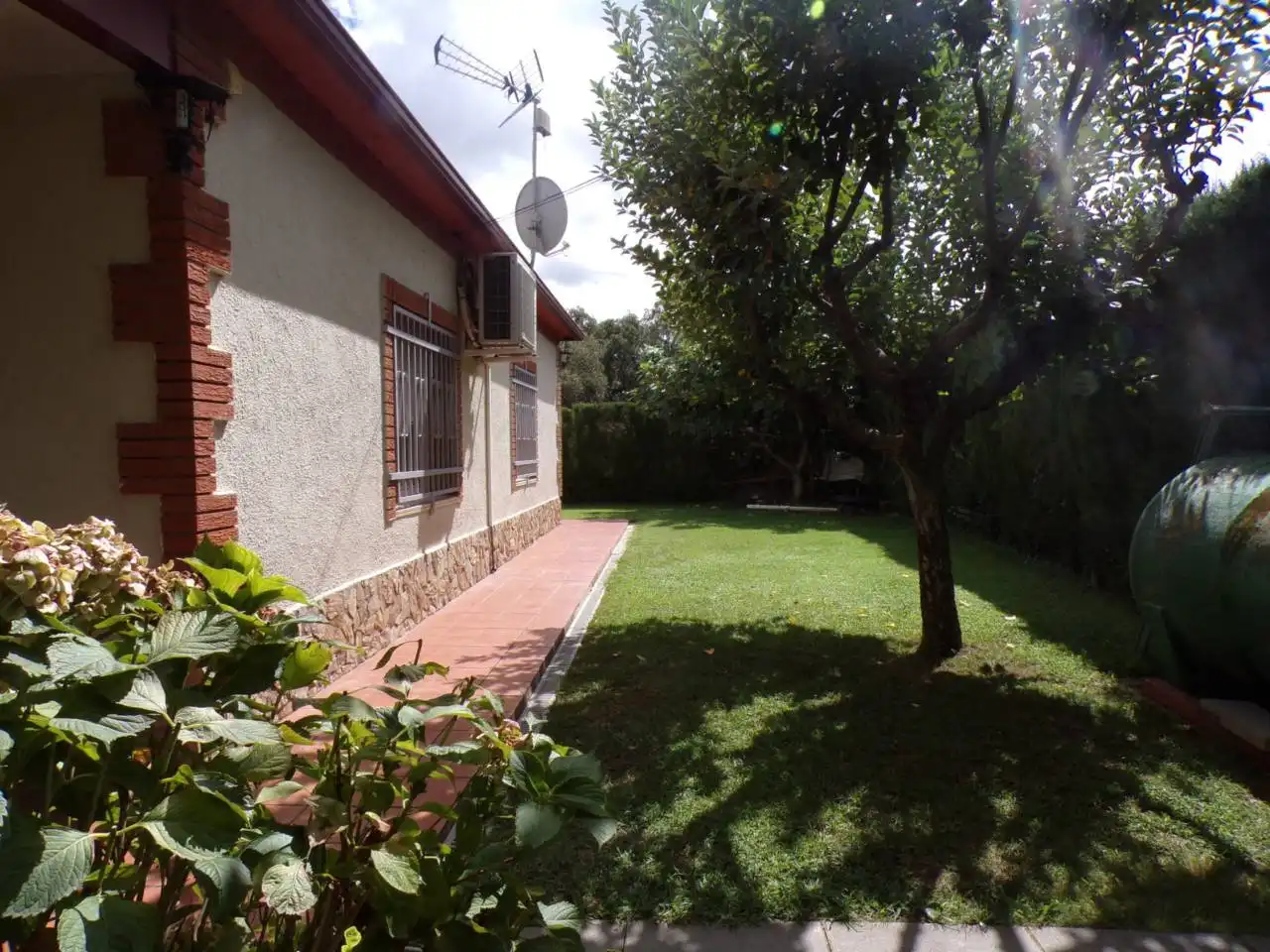 Jardí de Casa o xalet en venda en Tordera amb Aire condicionat, Calefacció i Jardí privat