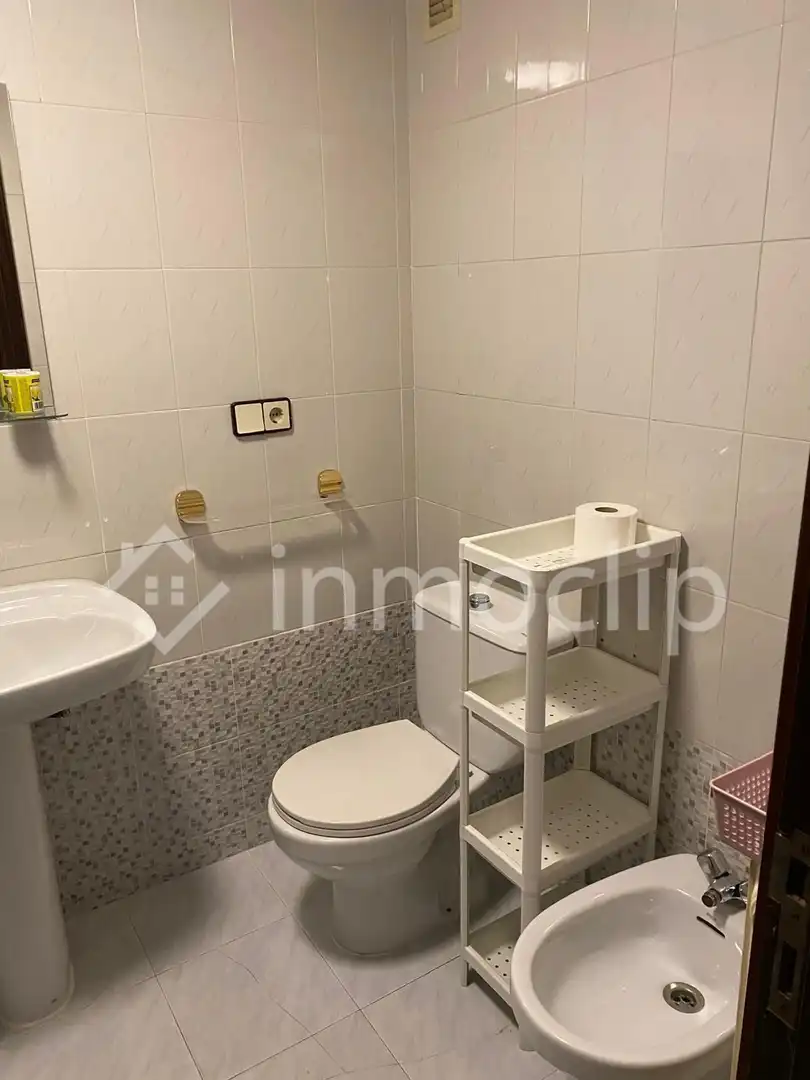Bathroom of Flat for share in Salamanca  with Heating and Furnished
