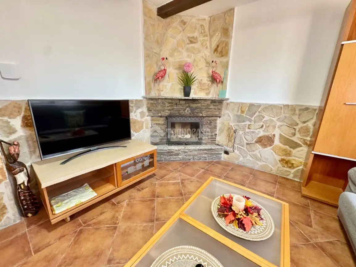 Sala de estar de Casa adosada en venta en Espinosa de Henares con Jardín privado y Trastero