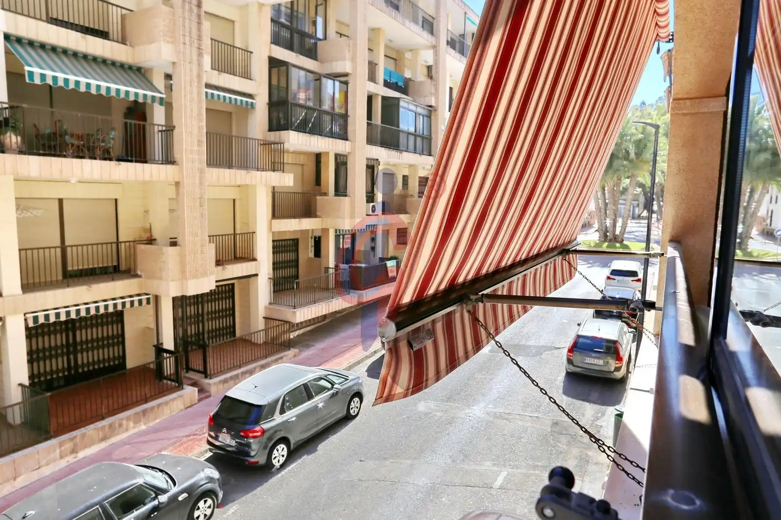 Außenansicht von Wohnung zum Verkauf in Guardamar del Segura mit Terrasse, Abstellraum und Möbliert