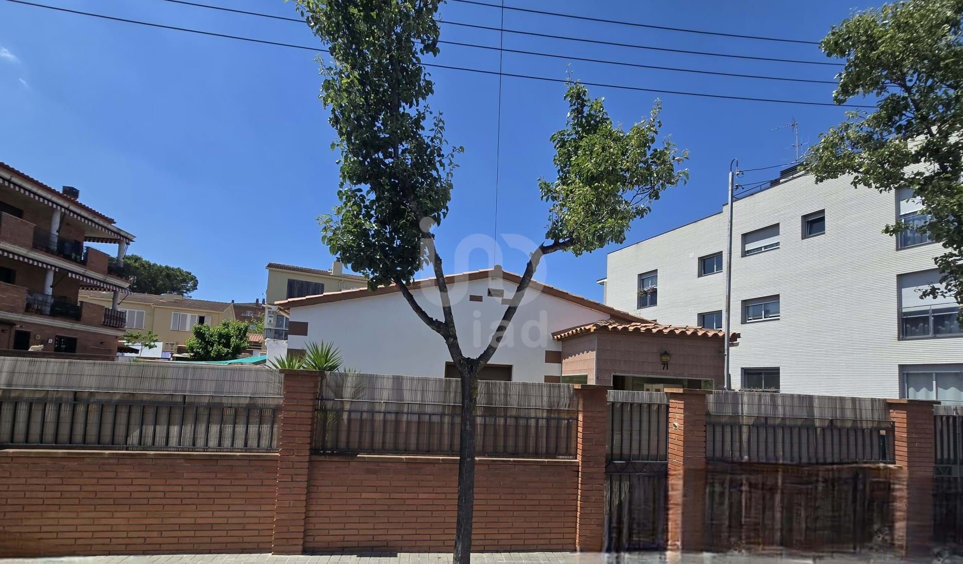 Vista exterior de Casa o xalet en venda en Cerdanyola del Vallès amb Calefacció