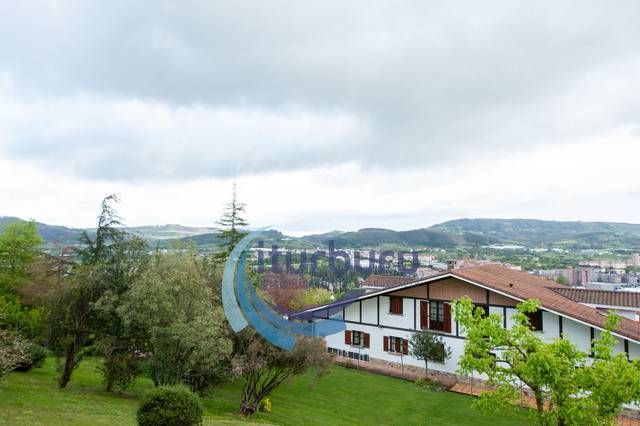 Casa-chalet en Venta en Zamudio