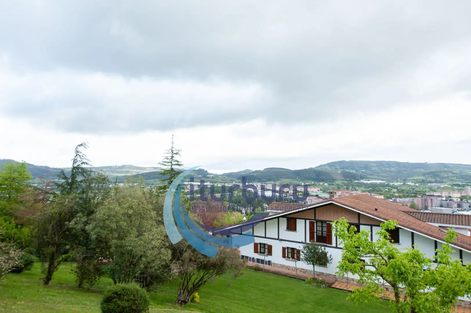Vista exterior de Casa o chalet en venta en Zamudio con Calefacción, Jardín privado y Terraza