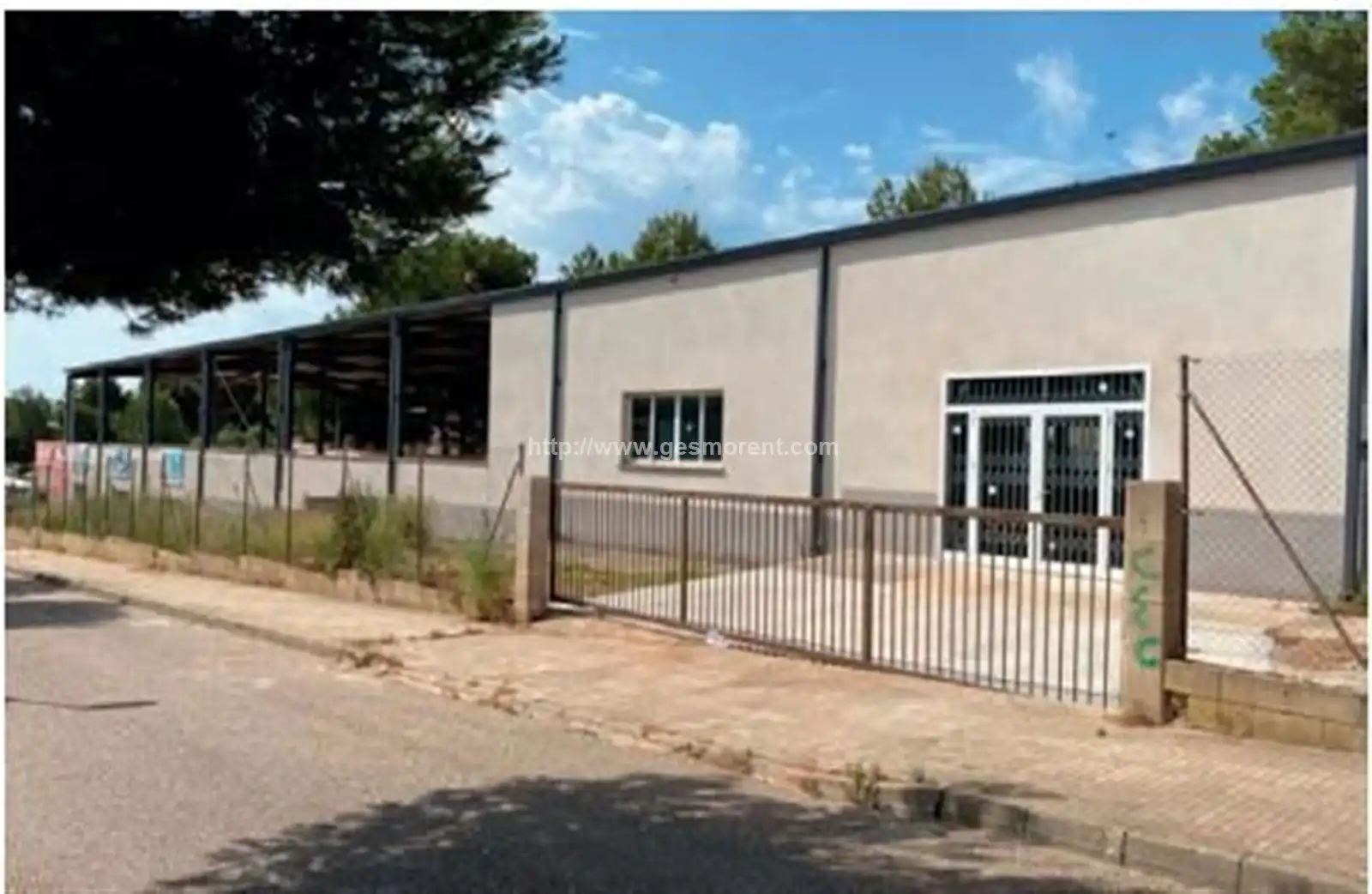 Vista exterior de Nau industrial en venda en Son Servera