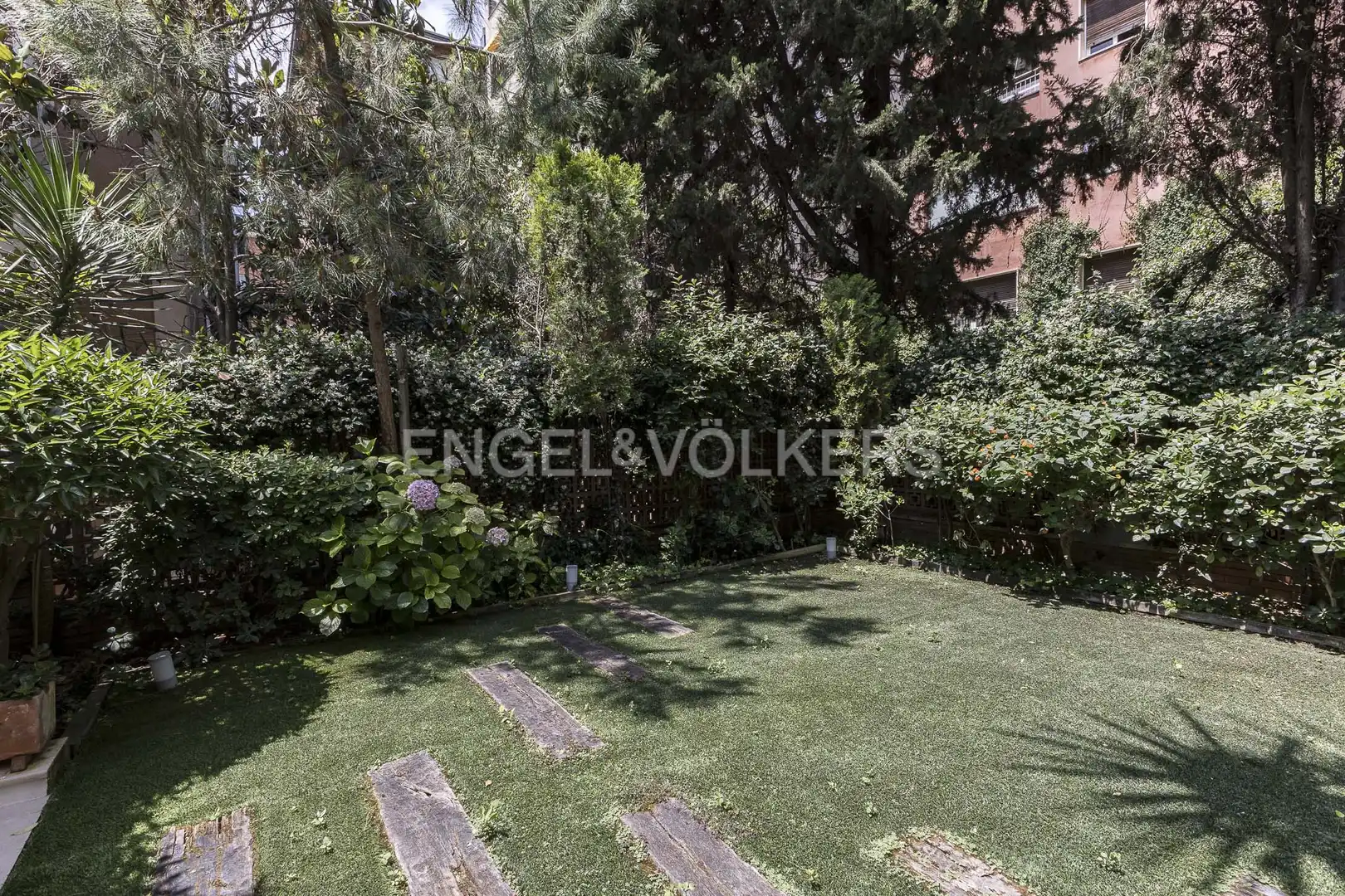 Jardín de Casa o chalet en venta en Barcelona con Aire acondicionado, Calefacción y Jardín privado