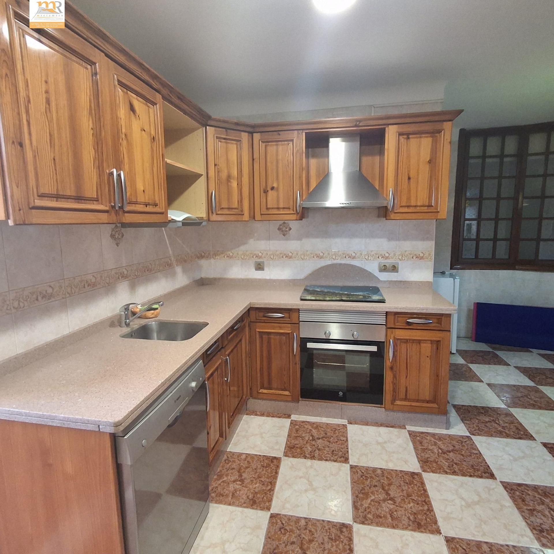 Cuina de Àtic de lloguer en Estepona amb Terrassa i Balcó