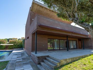 Casa con piscina en venta en LOLA ANGLADA I SARRIERA