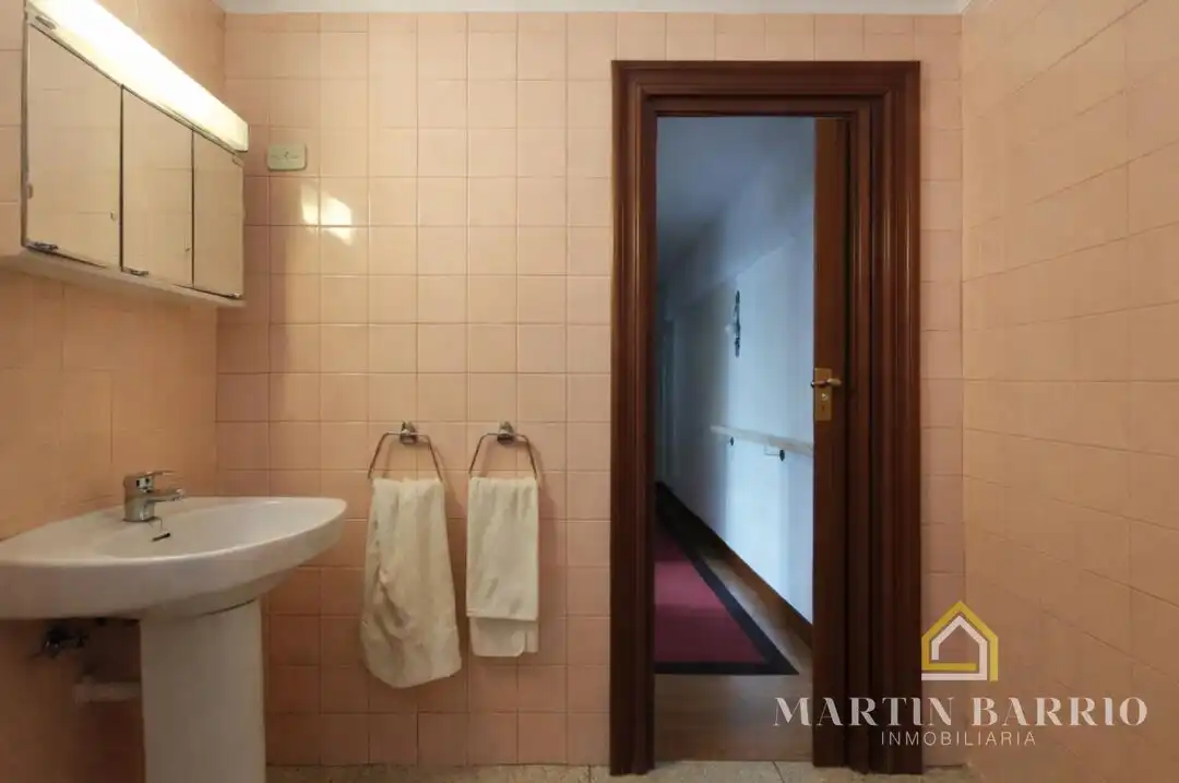Baño de Piso en venta en Muskiz con Calefacción, Trastero y Alarma