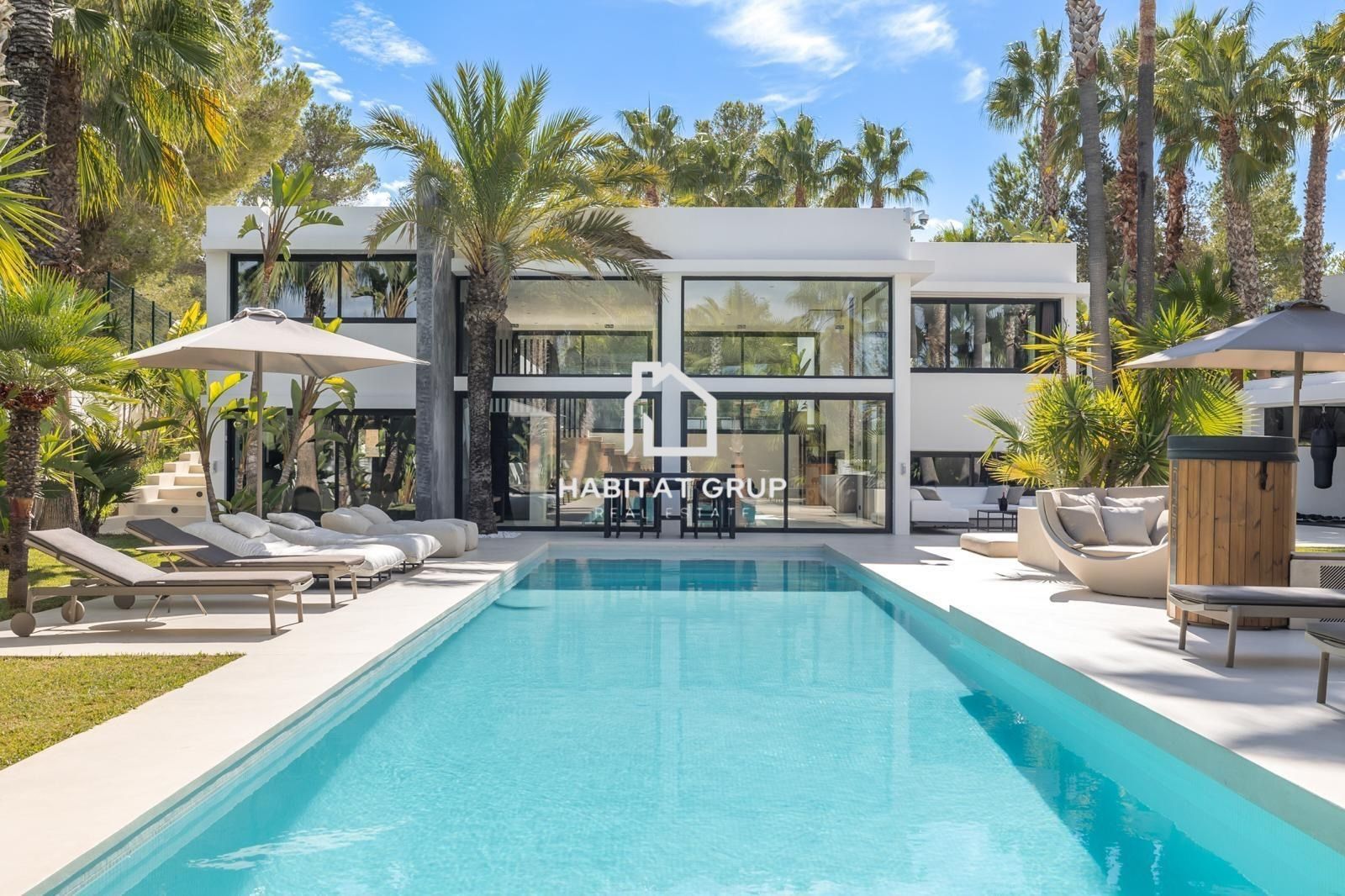 Vista exterior de Casa o xalet de lloguer en Eivissa amb Aire condicionat, Calefacció i Jardí privat