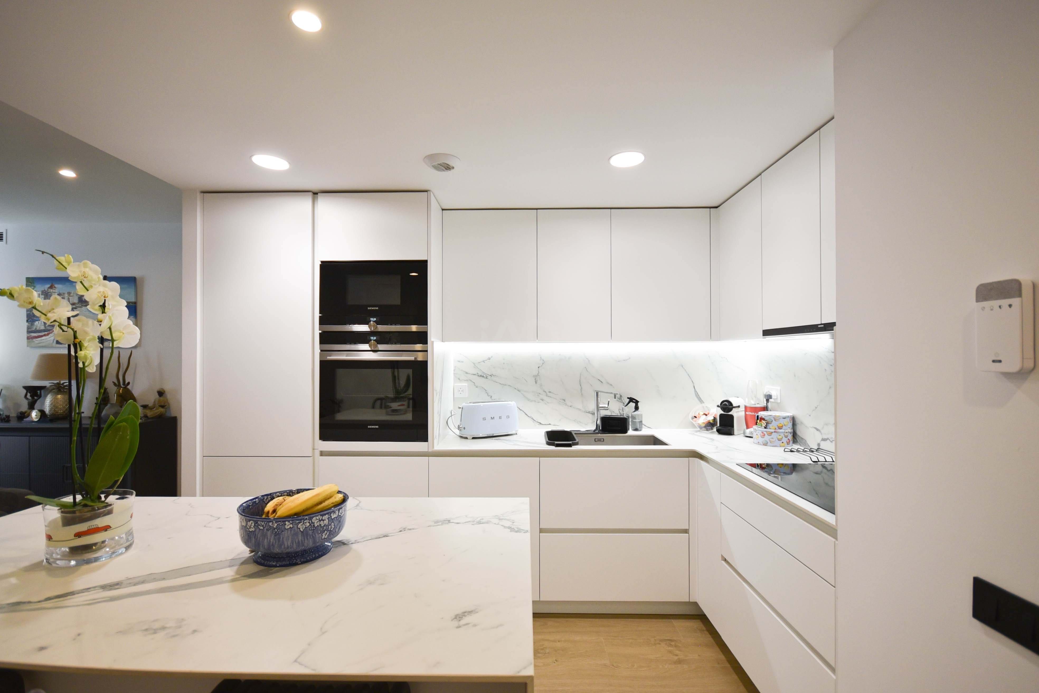 Kitchen of Flat for sale in Vilanova i la Geltrú  with Air Conditioner, Heating and Terrace