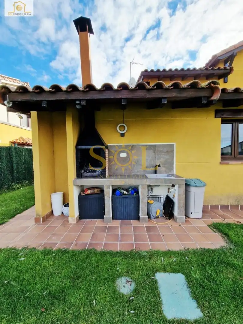 Cocina de Casa o chalet en venta en Villaquilambre con Calefacción, Jardín privado y Parquet