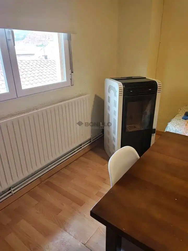 Dormitori de Apartament en venda en Teruel amb Calefacció i Moblat