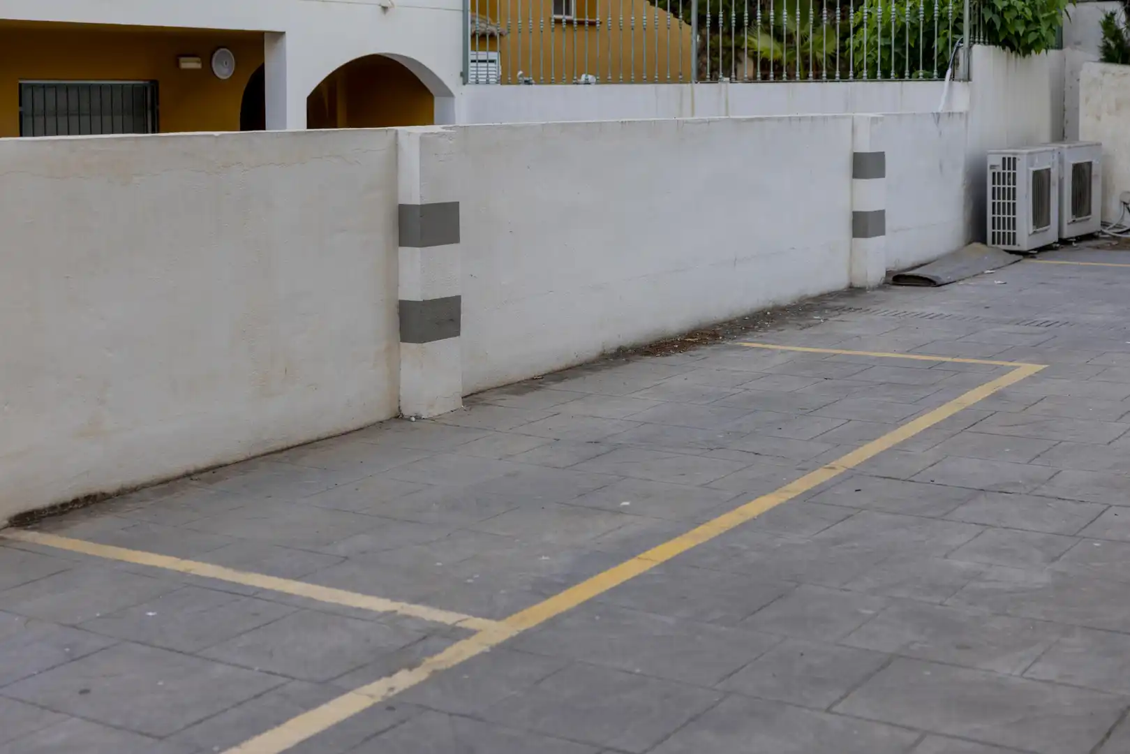 Aparcament de Apartament en venda en Benalmádena amb Aire condicionat, Jardí privat i Parquet