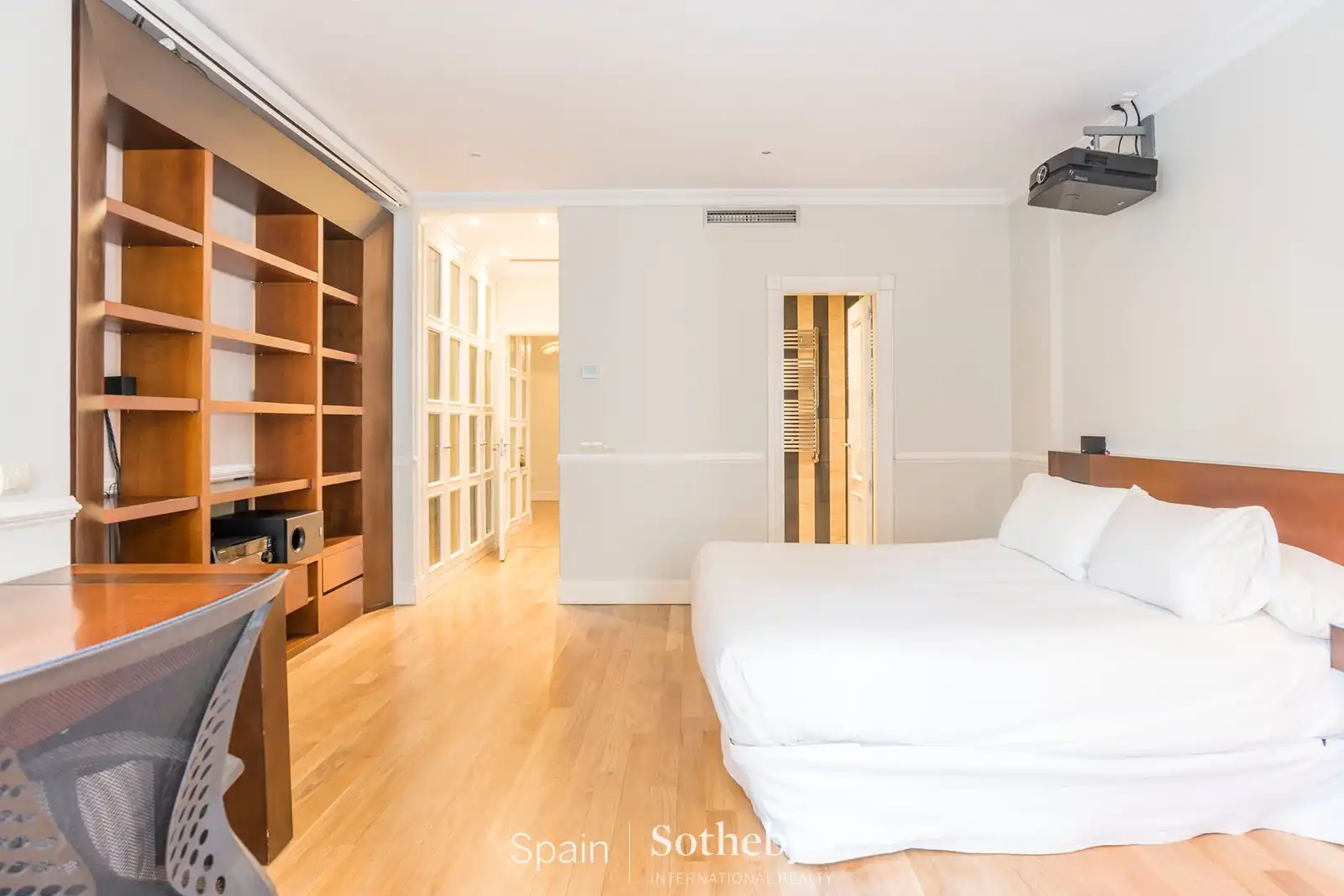 Bedroom of Apartments for rent in Madrid  with Air Conditioner, Heating and Storage room