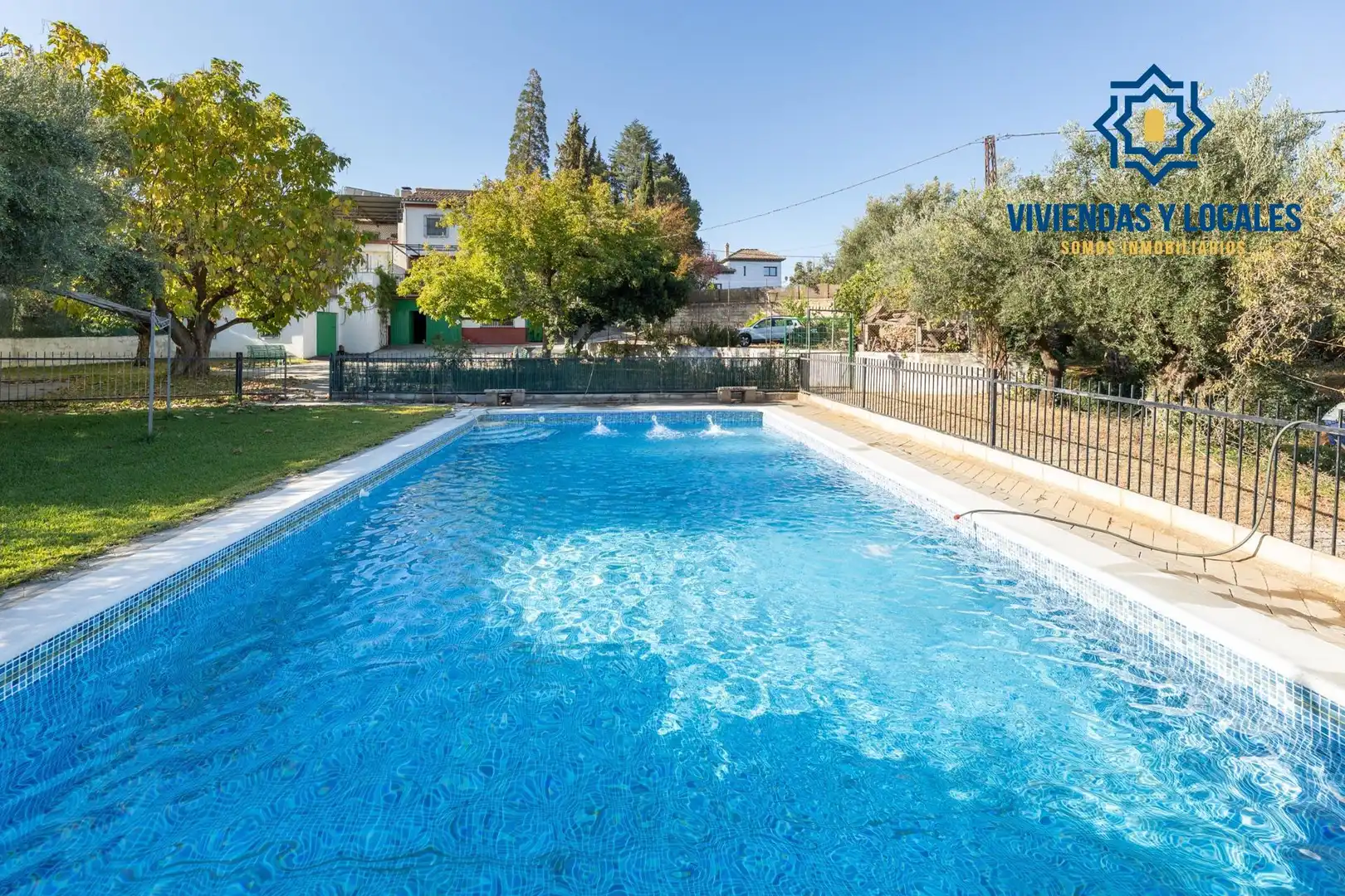 Xalet amb piscina en venda a Calle de Emilio Muñoz