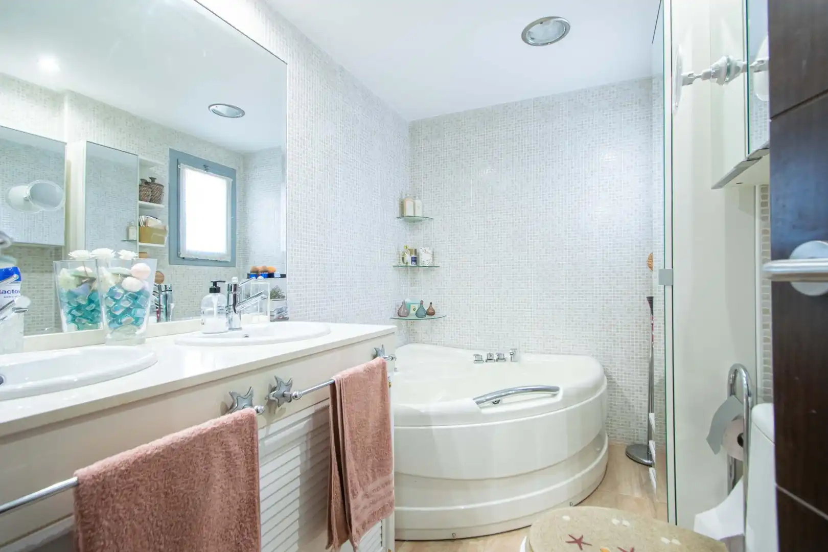 Bathroom of Detached homes for sale in Alcalá de Guadaira  with Air Conditioner and Storage room