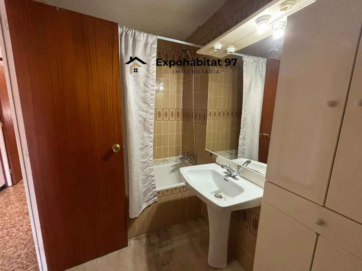 Bathroom of Apartments for sale in Salou