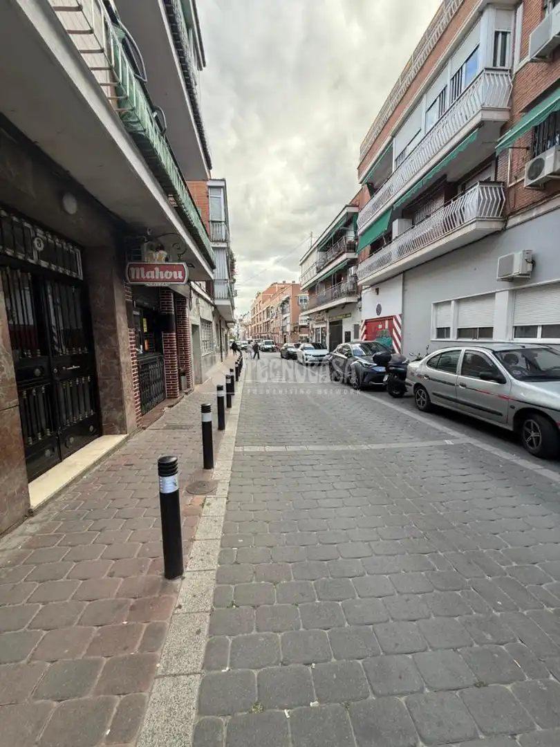 Vista exterior de Local en venta en Madrid con Aire acondicionado