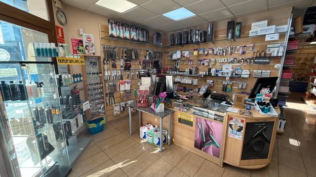 Nave industrial en Venta en Calle Marea Baja en Distrito Zeta - Recinto Ferial Cortijo de Torres