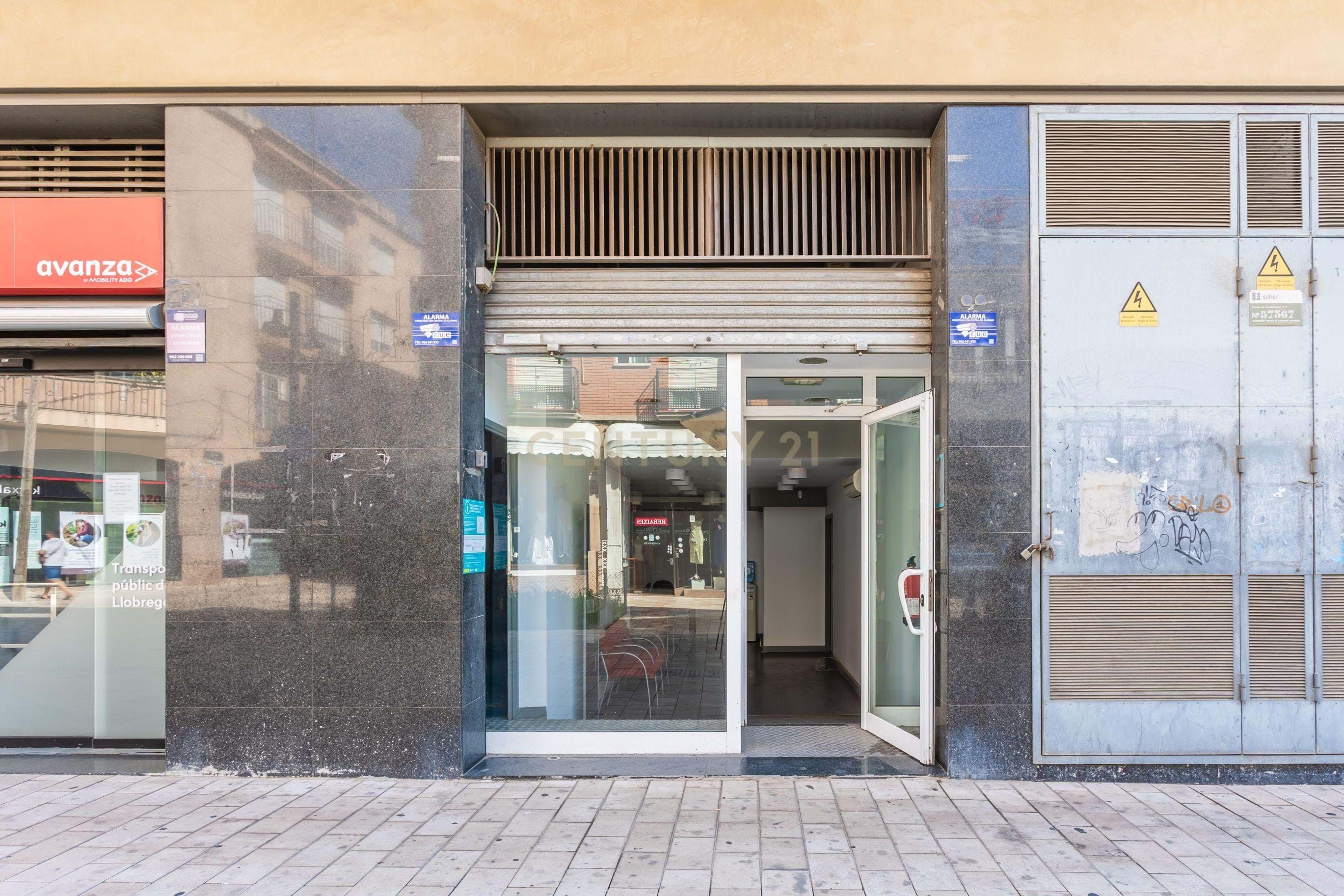 Vista exterior de Local en venda en Viladecans