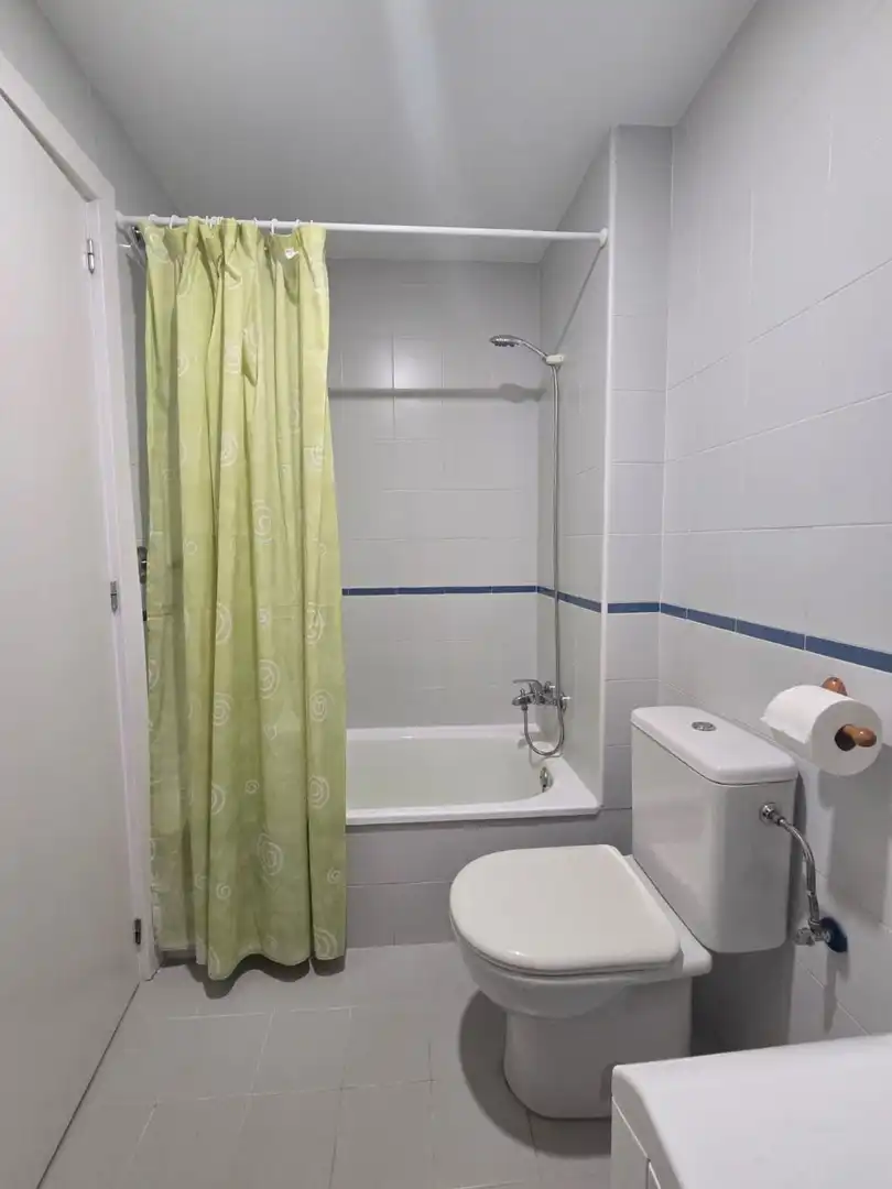 Bany de Planta baixa de lloguer en Jerez de la Frontera amb Aire condicionat, Terrassa i Moblat