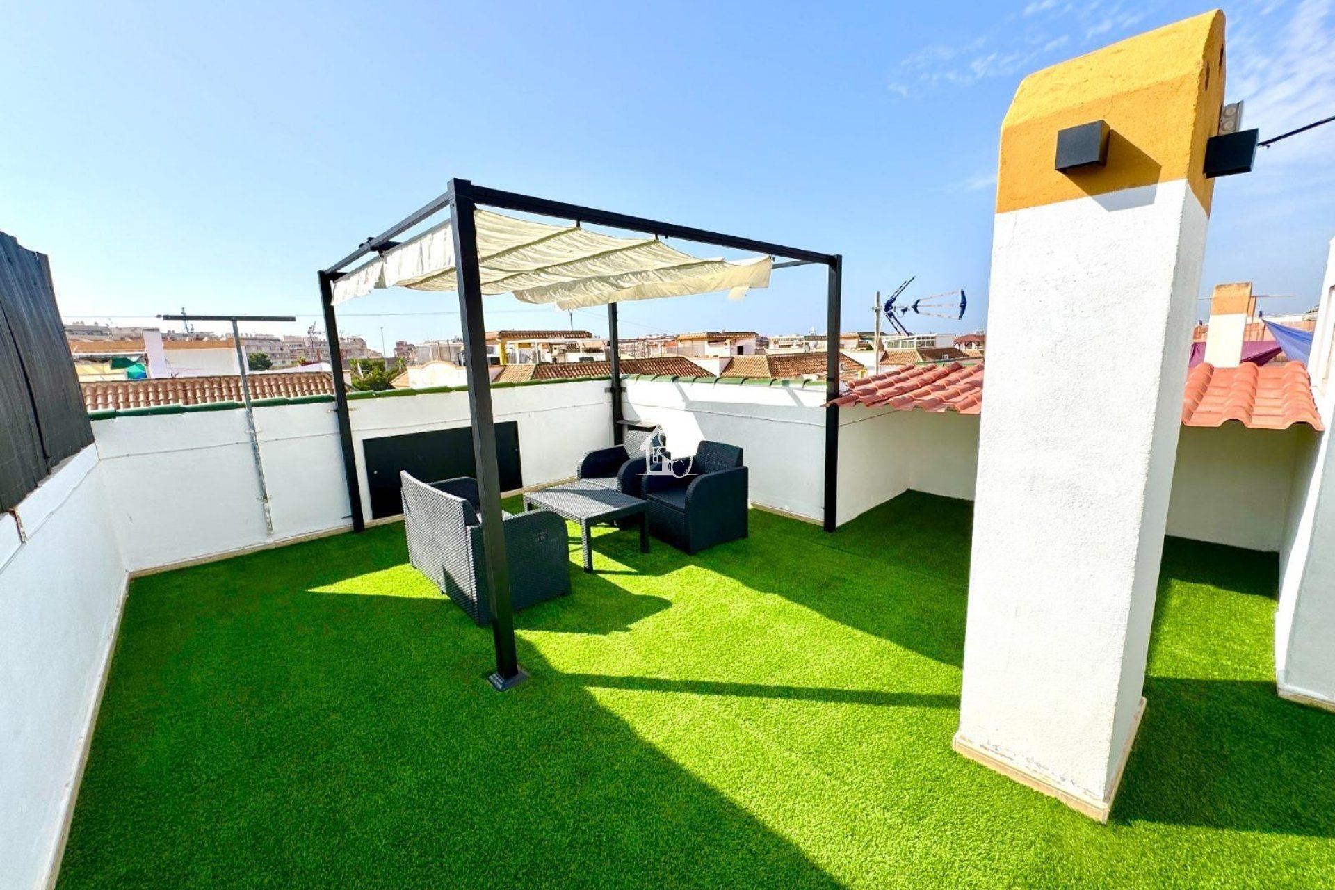 Terrassa de Apartament de lloguer en Torrevieja amb Aire condicionat, Terrassa i Piscina