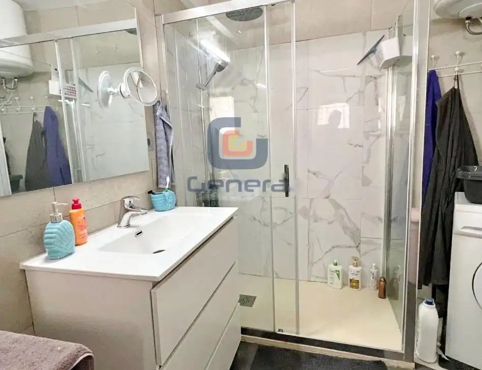 Badezimmer von Wohnung zum Verkauf in Calpe / Calp mit Klimaanlage, Terrasse und Möbliert