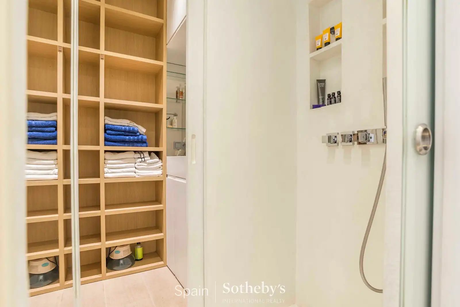 Badezimmer von Wohnungen zum Verkauf in Madrid mit Klimaanlage, Heizung und Terrasse