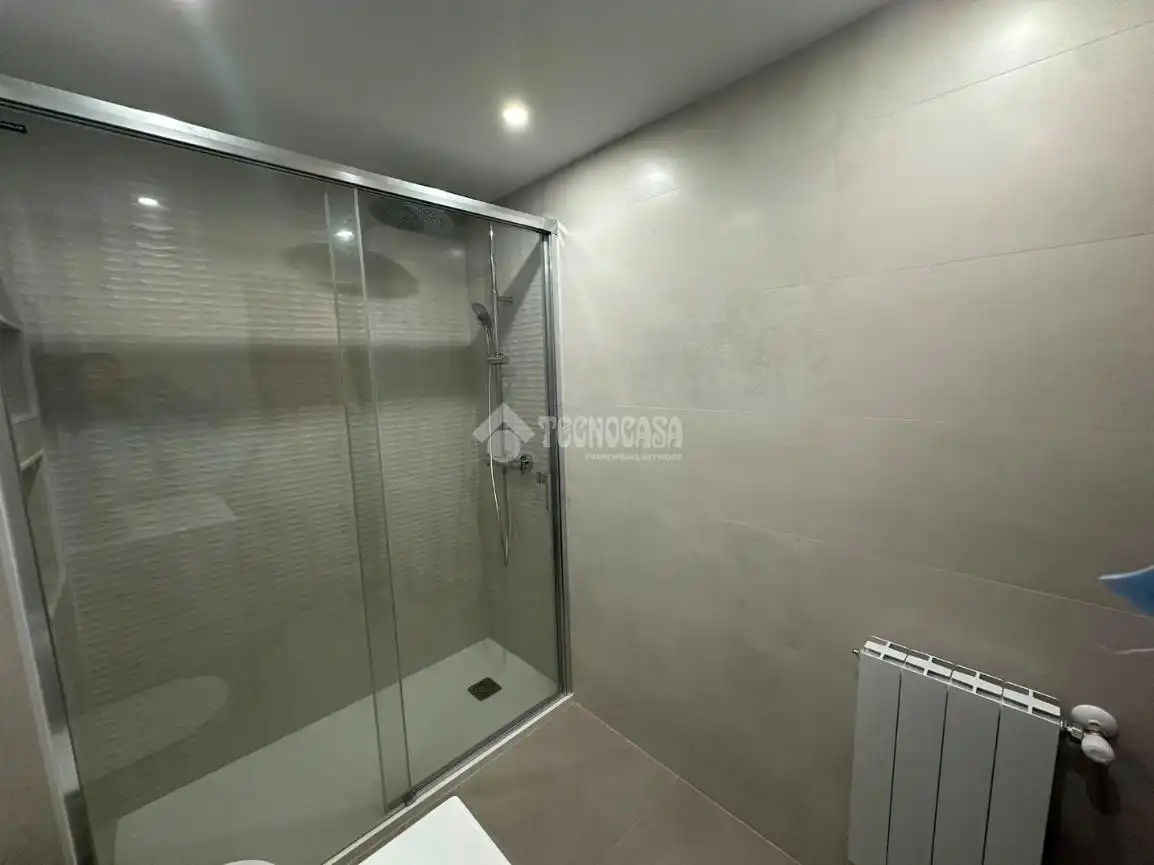 Bathroom of Flat for rent in Santander  with Heating