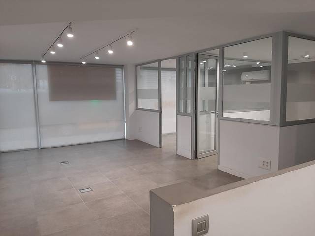 Local comercial en Alquiler en Carrer Carrer Vergós en Les Tres Torres