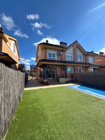 Casa-chalet en Venta en Villaquilambre