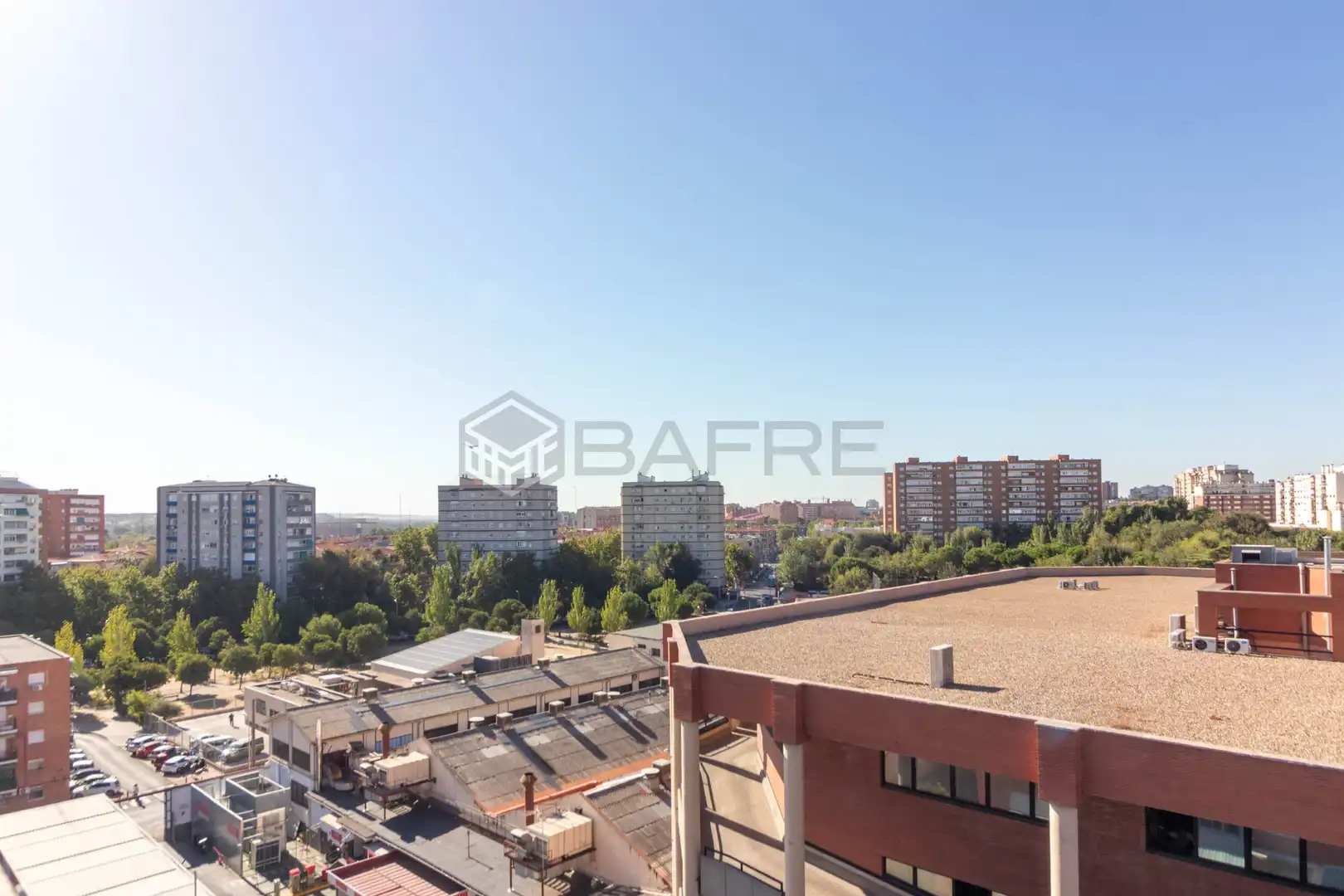 Vista exterior de Àtic en venda en Madrid amb Aire condicionat, Jardí privat i Parquet