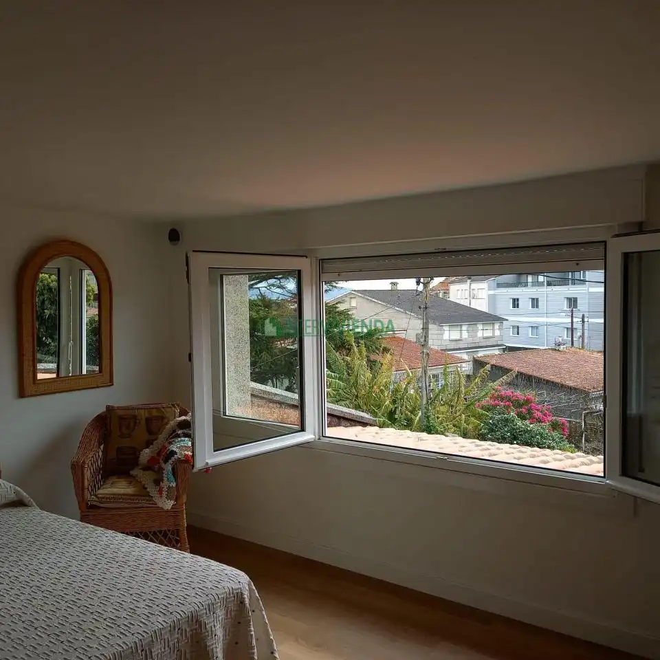 Habitación de Casa o chalet en venta en Sanxenxo con Calefacción y Jardín privado