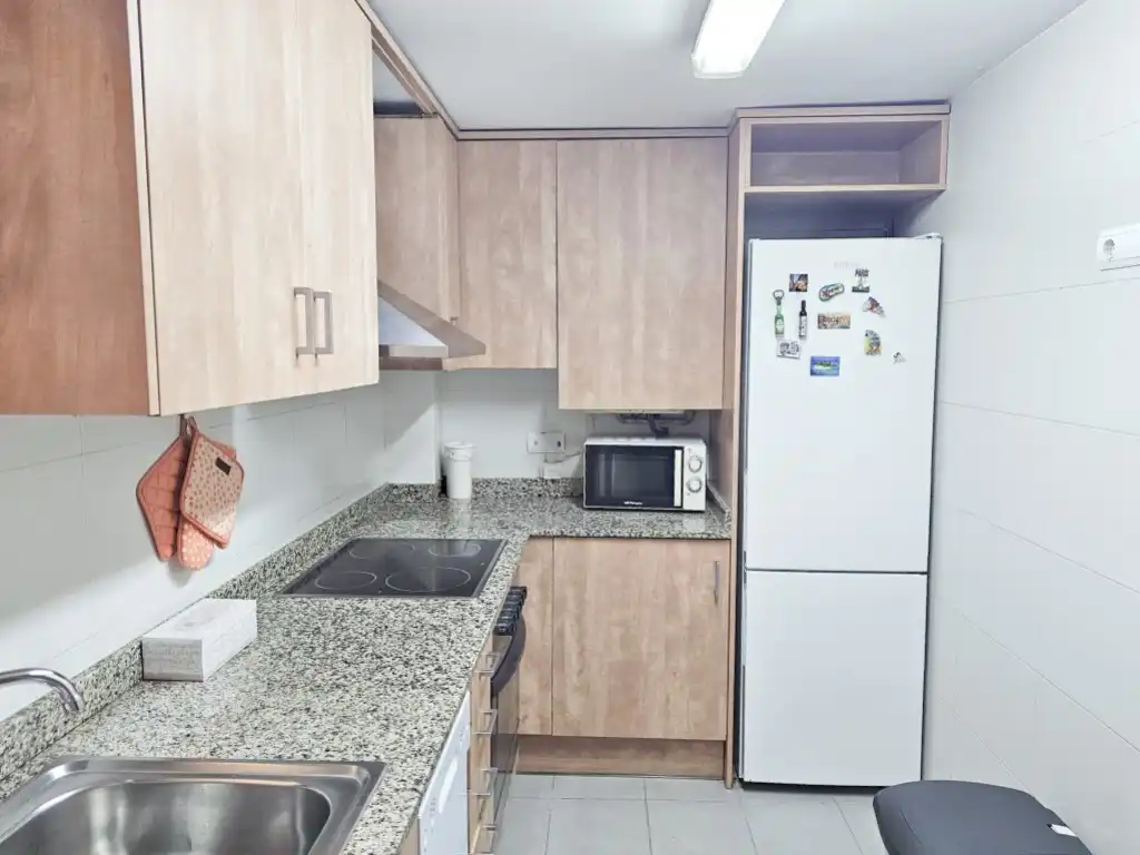 Cuina de Pis en venda en Figueres amb Aire condicionat, Calefacció i Moblat