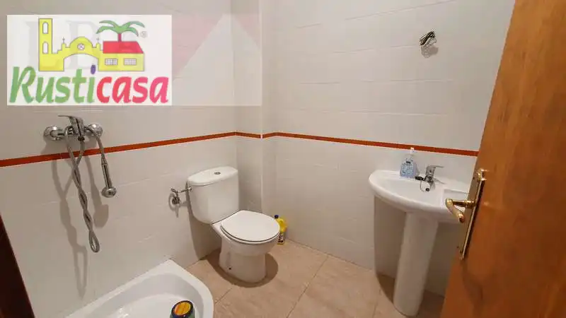 Bany de Pis en venda en Baños de la Encina amb Aire condicionat i Moblat