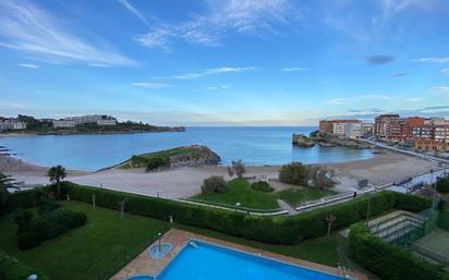 Piscina de Pis en venda en Castro-Urdiales amb Terrassa