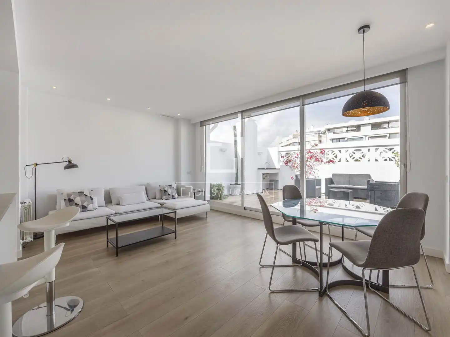 Sala d'estar de Àtic de lloguer en Valencia amb Aire condicionat, Calefacció i Parquet