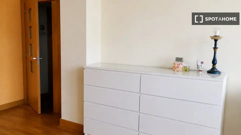 Dormitori de Apartament per a compartir en Valladolid amb Aire condicionat, Terrassa i Moblat