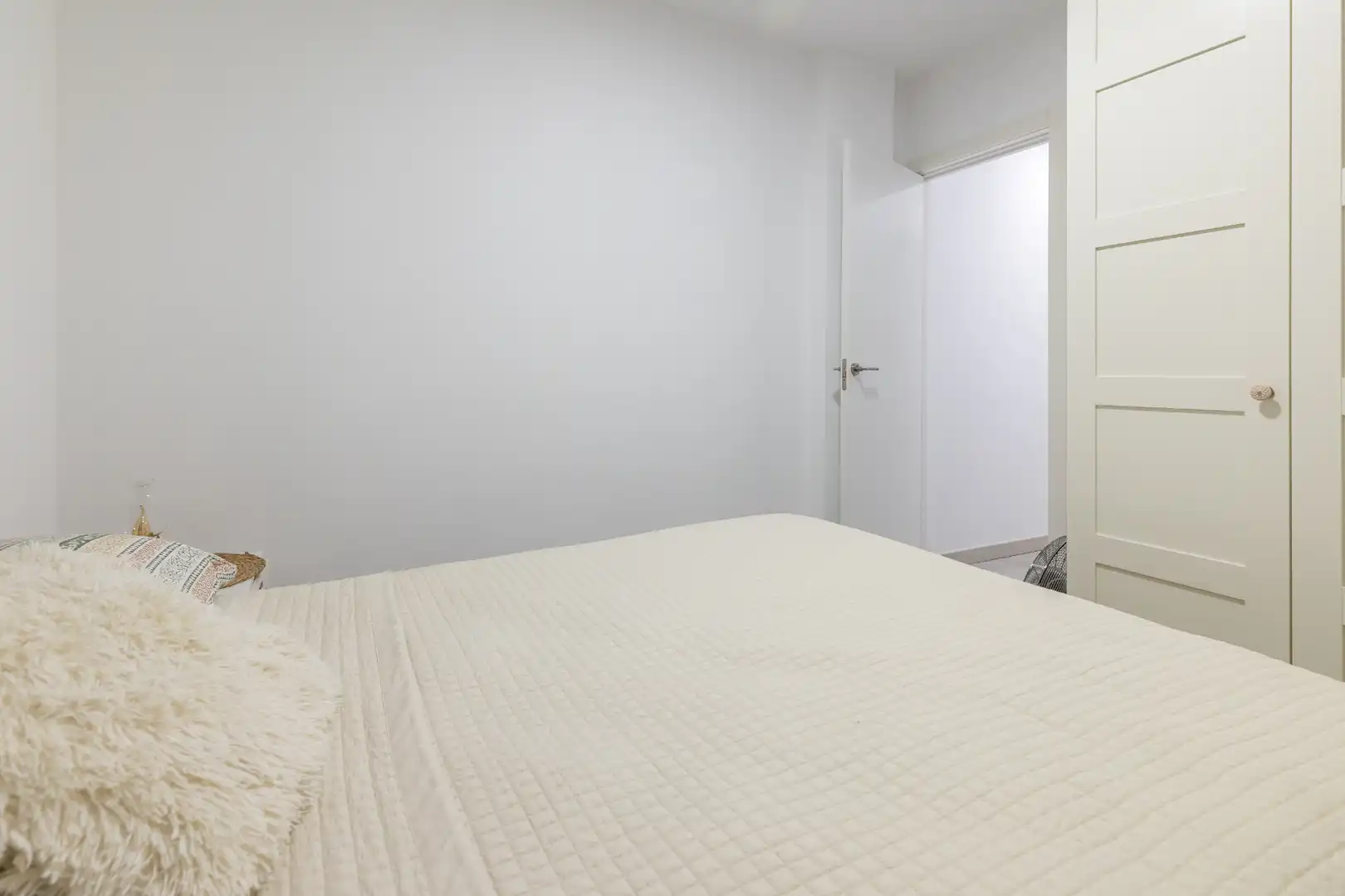 Dormitori de Planta baixa en venda en La Pobla de Vallbona amb Aire condicionat, Terrassa i Moblat